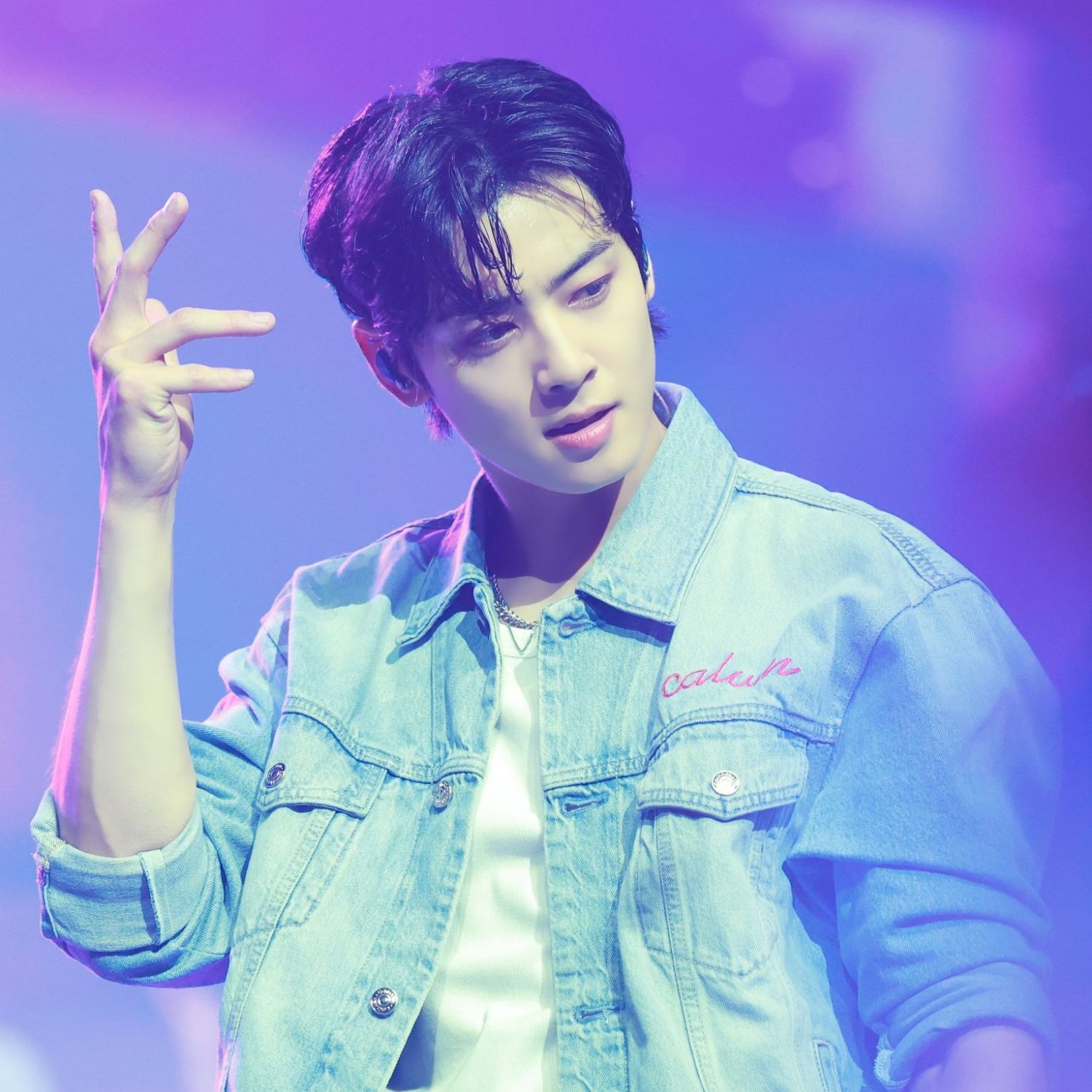 A moment captured by a fan of Cha Eunwoo
