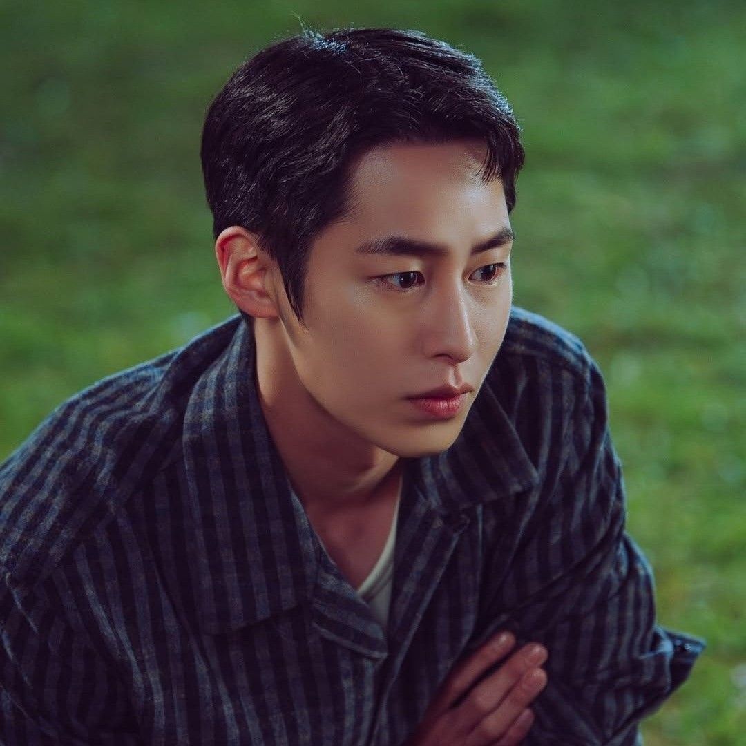 Behind-the-scenes cut of Lee Jaewook
