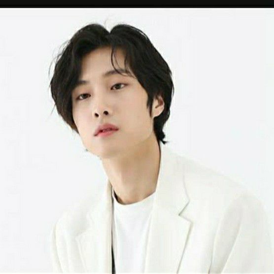 Behind-the-scenes cut of Lee Jongwon
