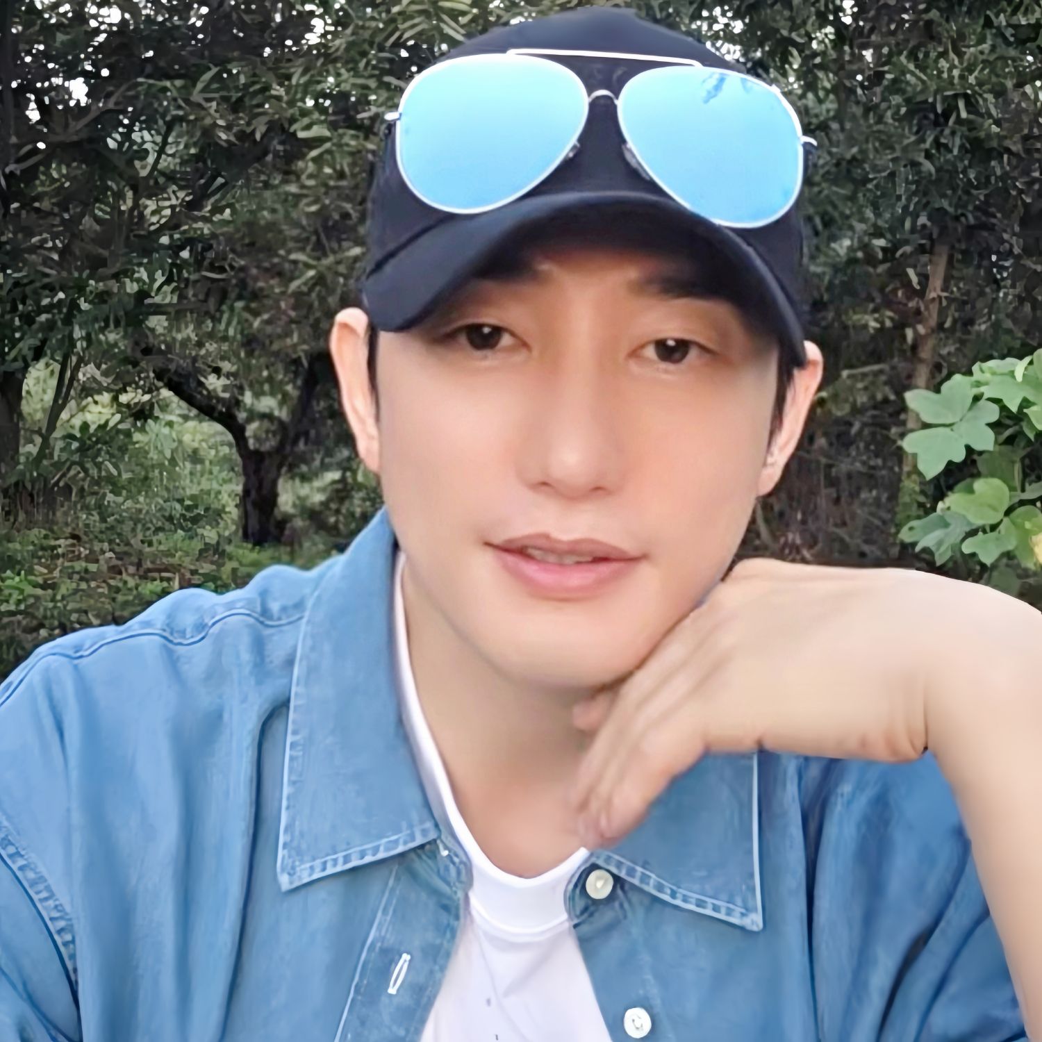 Behind-the-scenes cut of Park Sihoo
