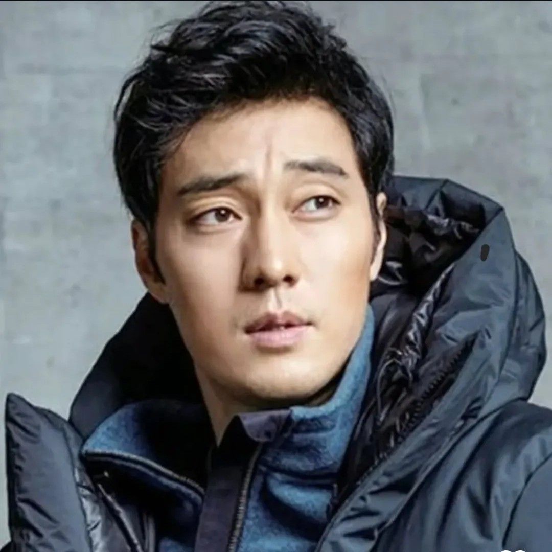 Behind-the-scenes cut of So Jisub