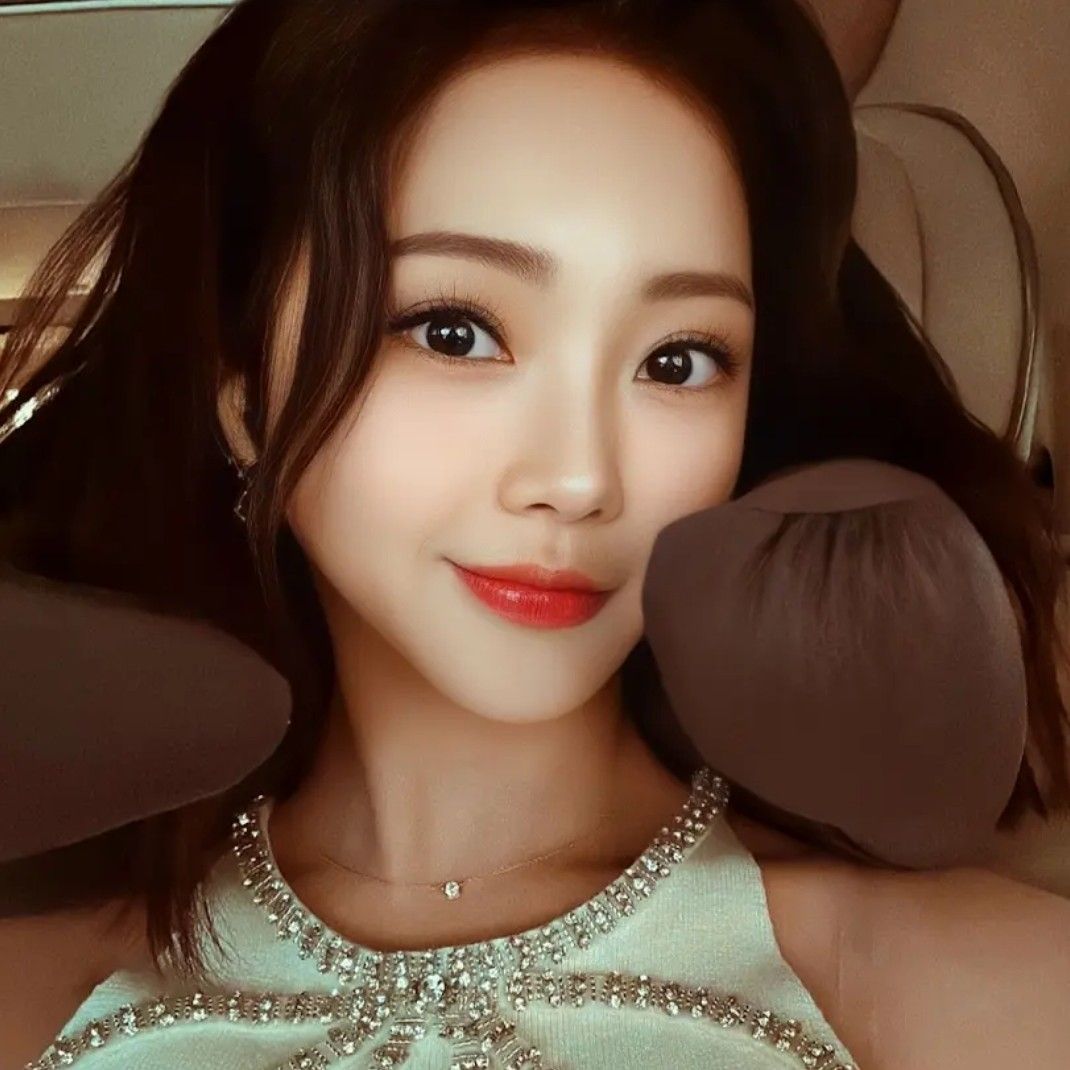 Recent activity shot of Hong Jiyoon