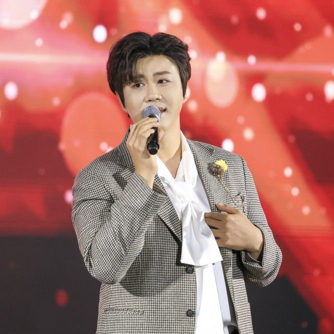 粉丝拍下的晋海成瞬间