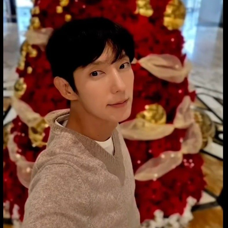 A moment captured by a fan of Lee Joongi