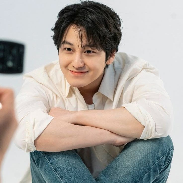 Behind-the-scenes cut of Kim Bum