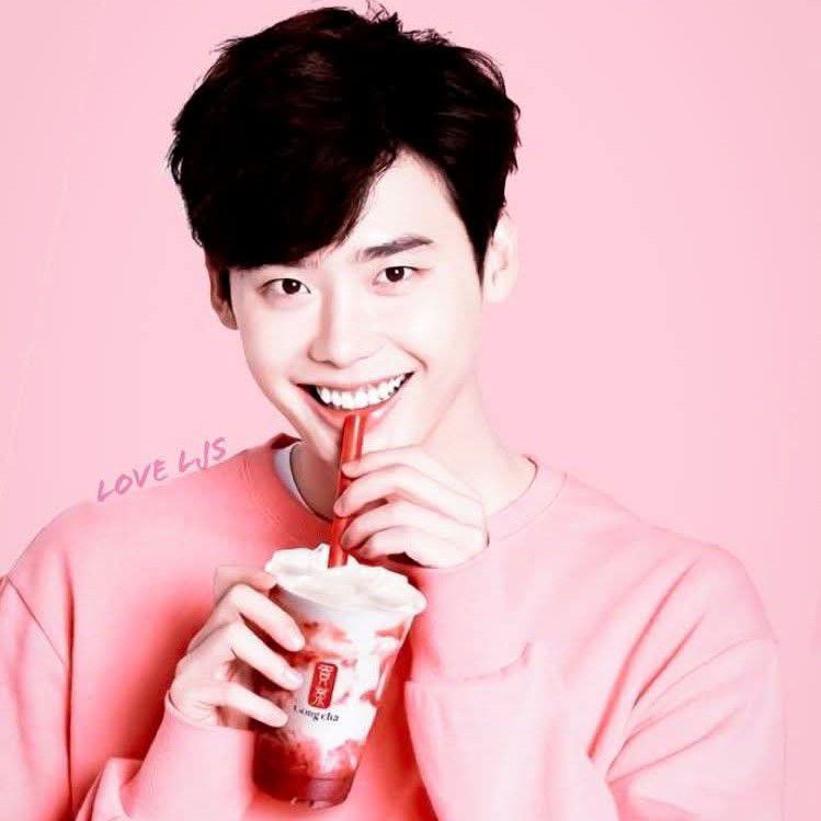 A moment captured by a fan of Lee Jongsuk
