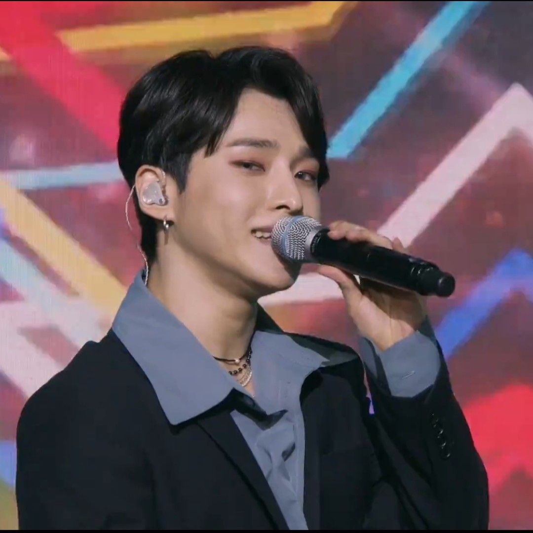 A moment captured by a fan of Seong Ri