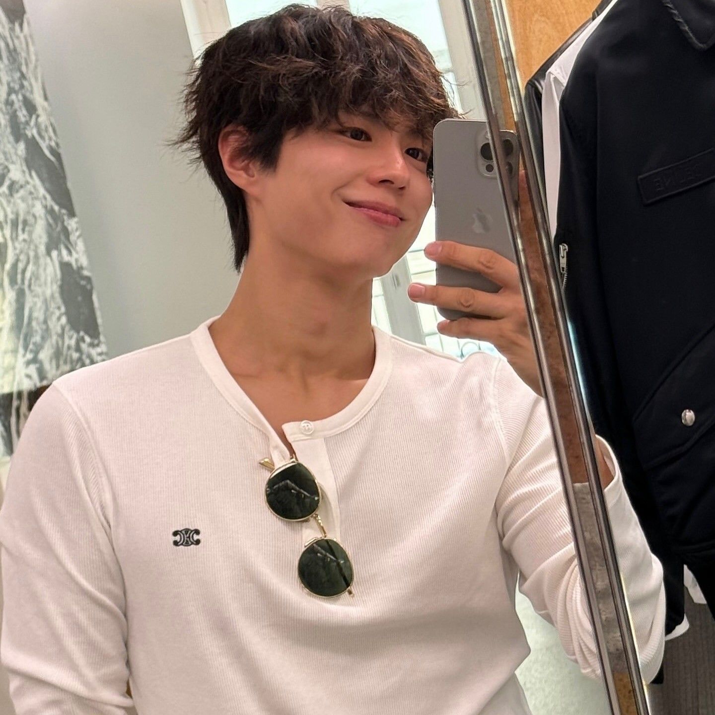 Behind-the-scenes cut of Park Bogum