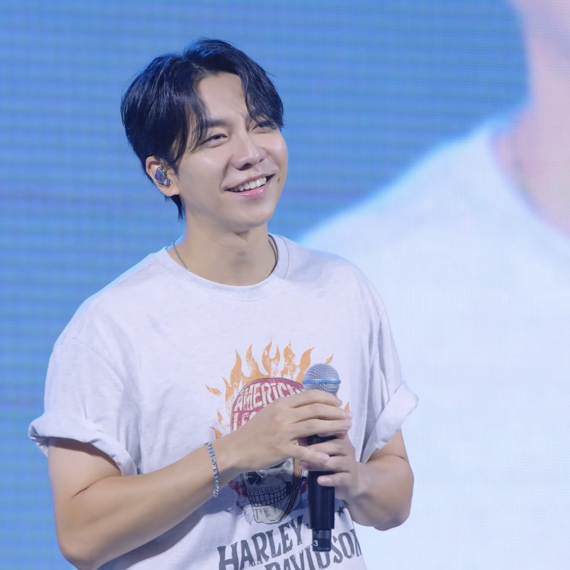 Behind-the-scenes cut of Lee Seunggi