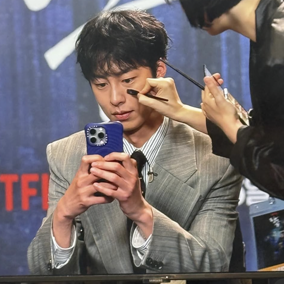 Behind-the-scenes cut of Lee Jaewook
