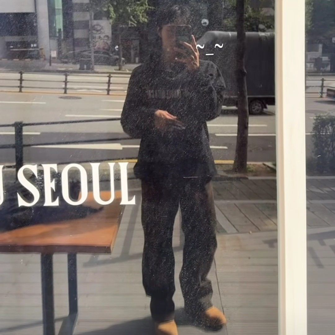 A moment captured by a fan of Ki Moogan