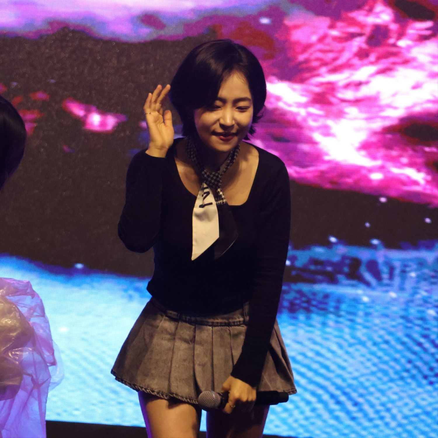 Behind-the-scenes cut of Hong Ja