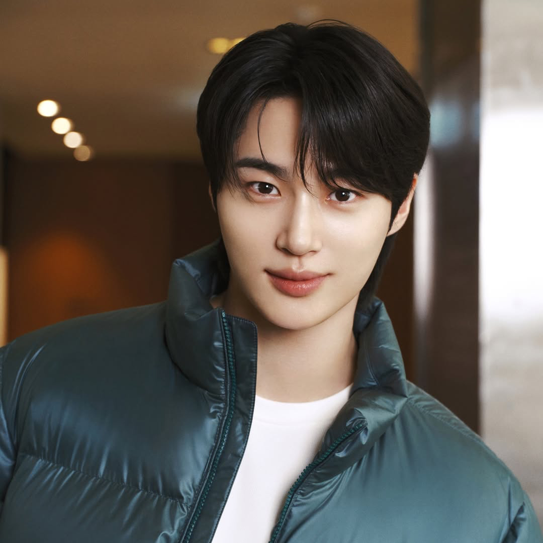 Behind-the-scenes cut of Byeon Wooseok