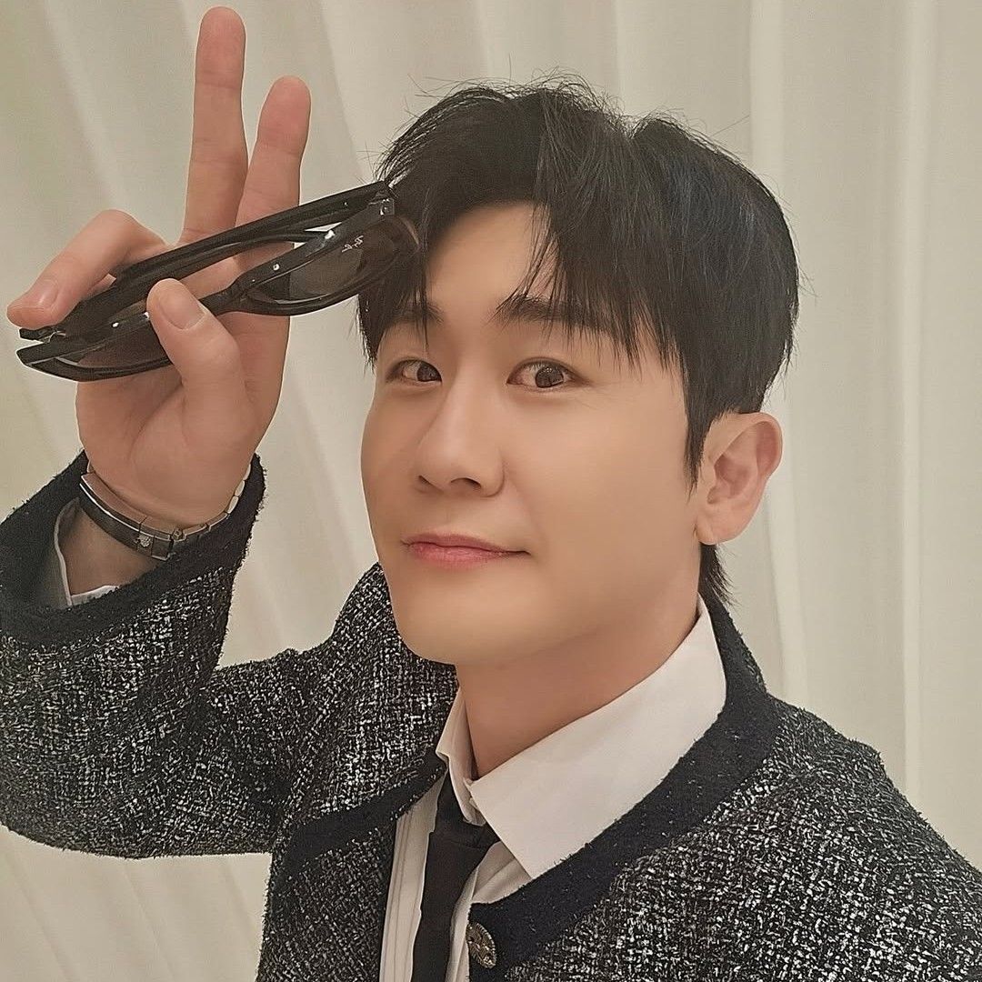 Foto terbaru dari Young Tak