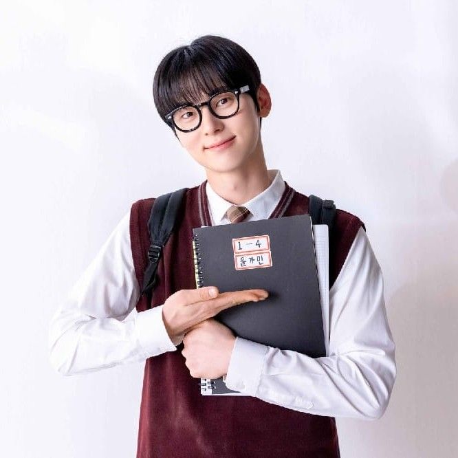 A moment captured by a fan of Hwang Minhyun