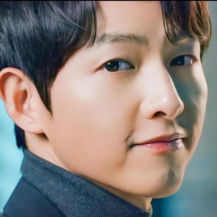 Recent activity shot of Song Joongki