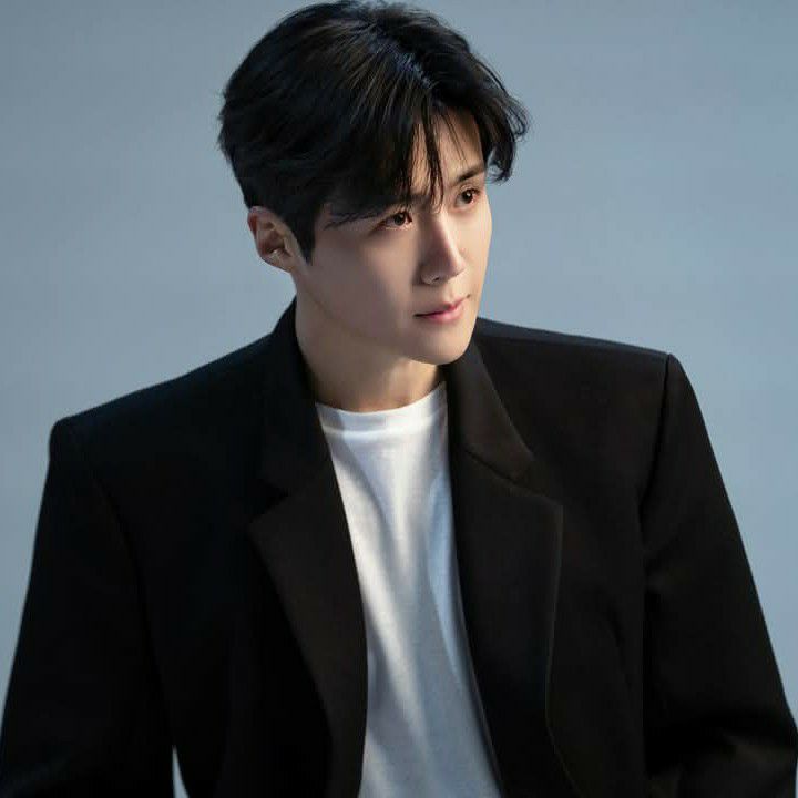 Behind-the-scenes cut of Kim Seonho