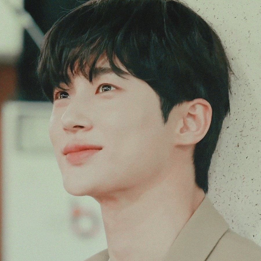 Behind-the-scenes cut of Byeon Wooseok