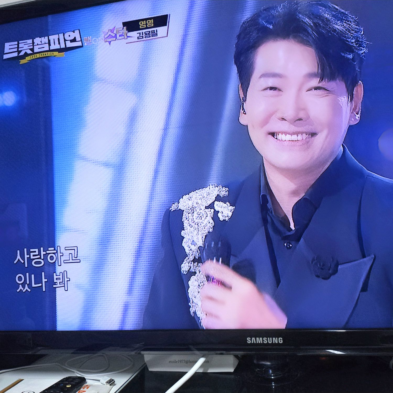 A moment captured by a fan of Kim Yongpil