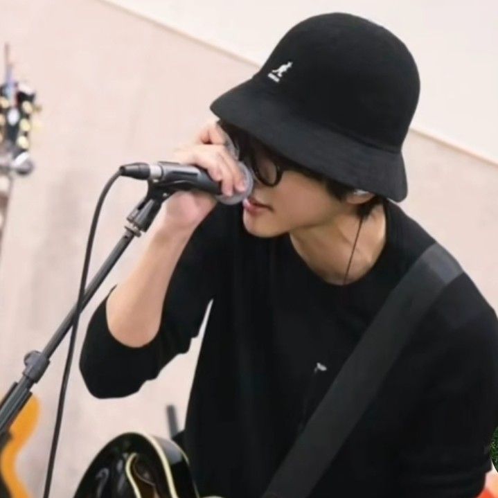 イ・スンユンの最近の活動ショット