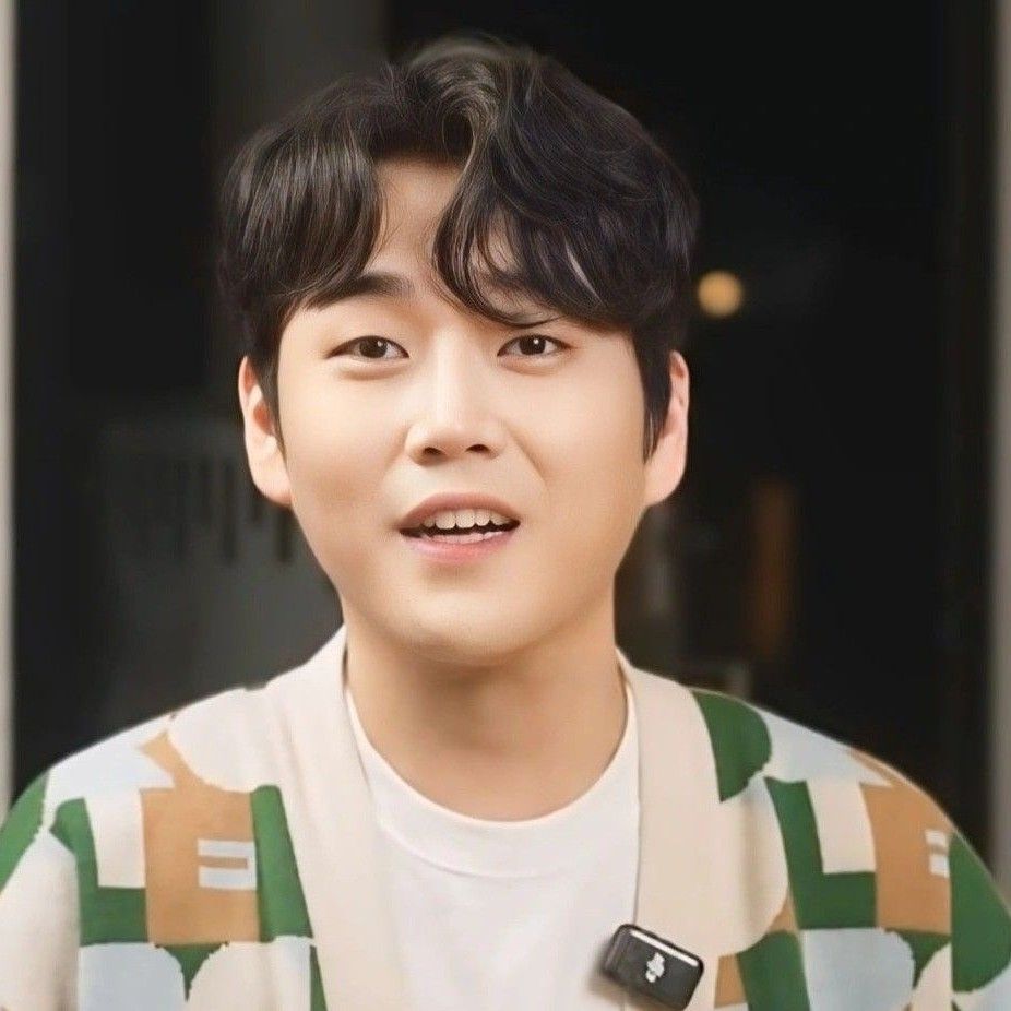 Behind-the-scenes cut of Hwang Youngwoong