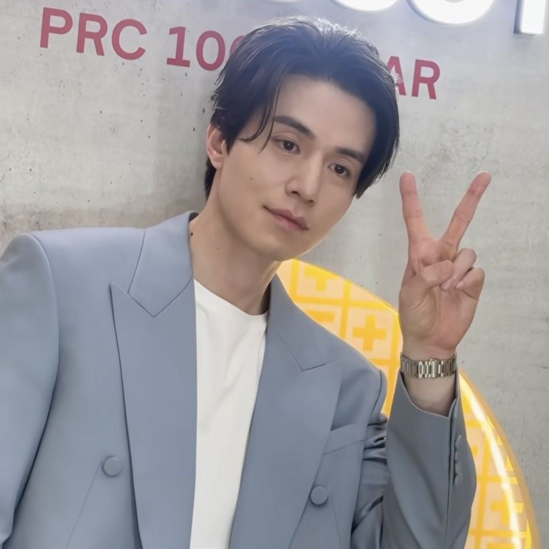 Behind-the-scenes cut of Lee Dongwook