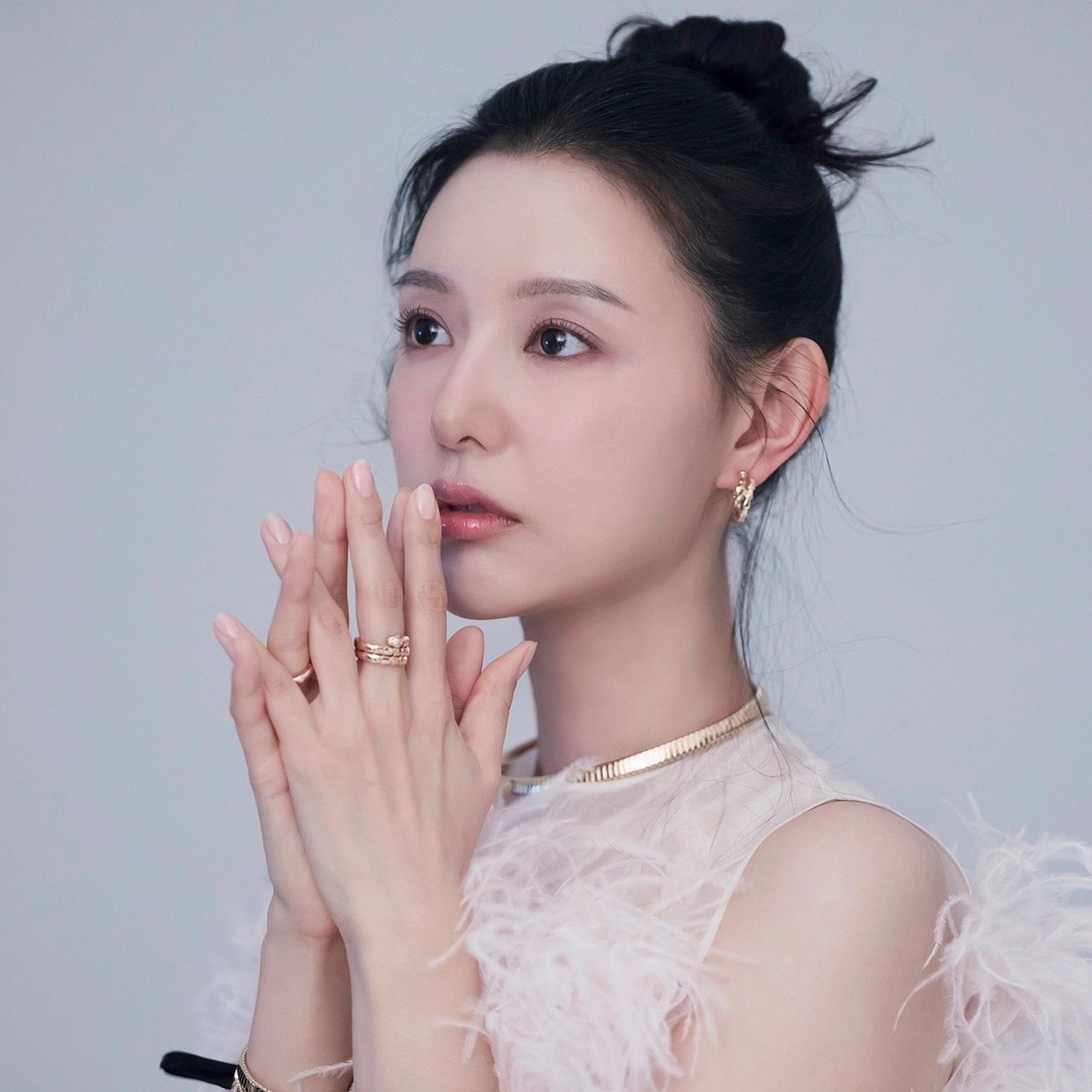 Behind-the-scenes cut of Kim Jiwon