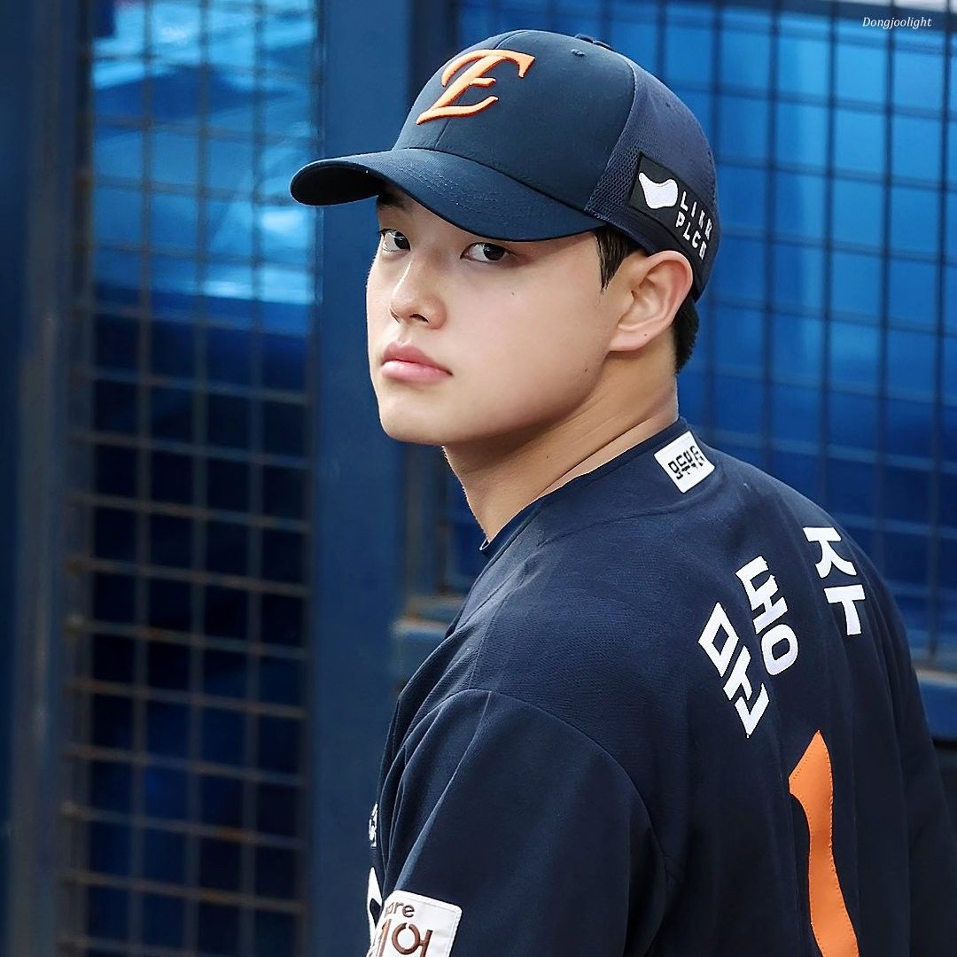 Behind-the-scenes cut of Moon Dongju