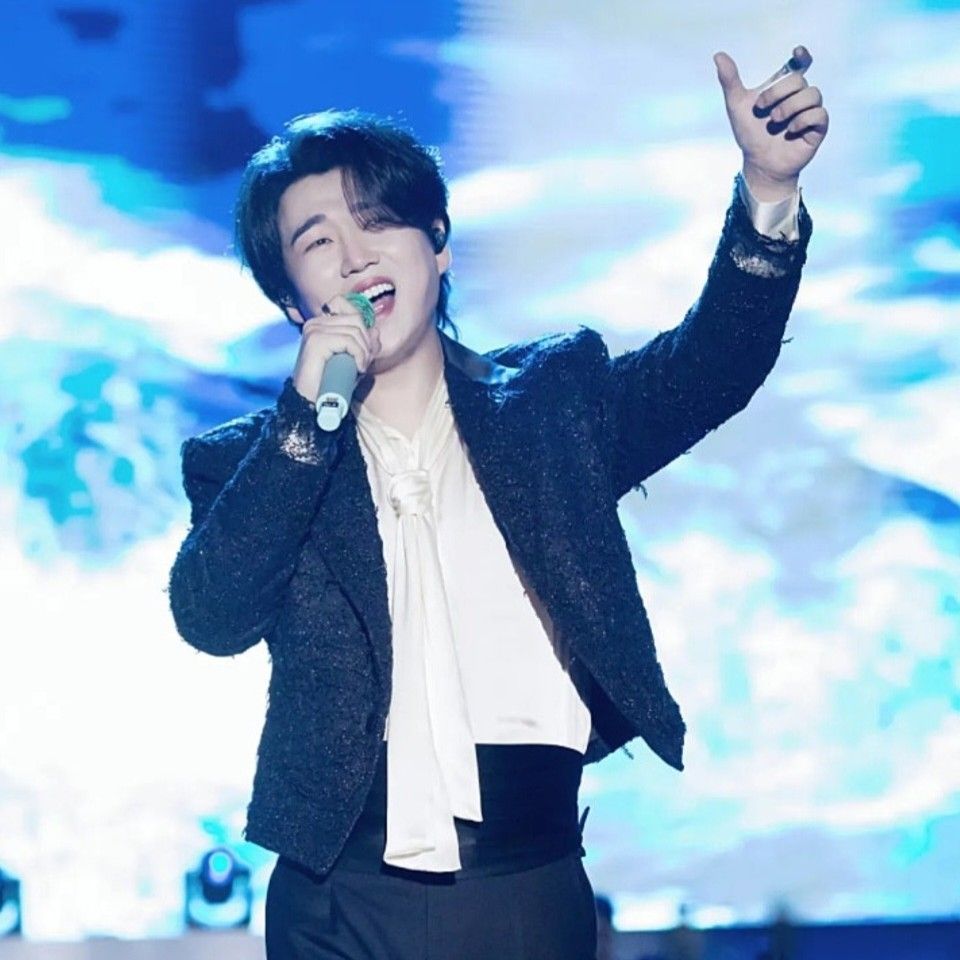 A moment captured by a fan of Hwang Youngwoong