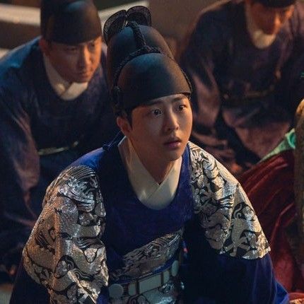 Behind-the-scenes cut of Kim Mujun
