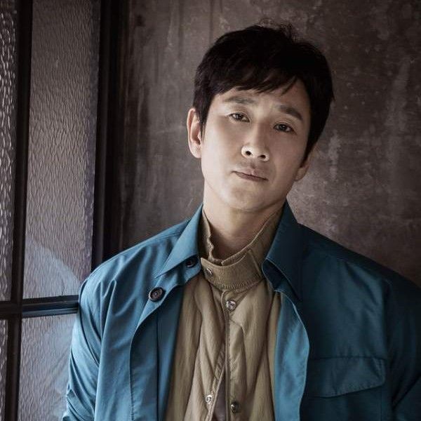 Behind-the-scenes cut of Lee Sunkyun