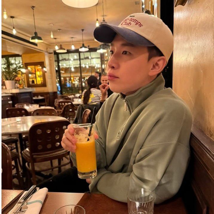 A moment captured by a fan of Henry