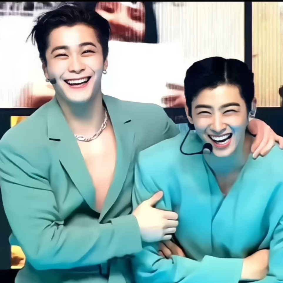 Behind-the-scenes cut of Cha Eunwoo