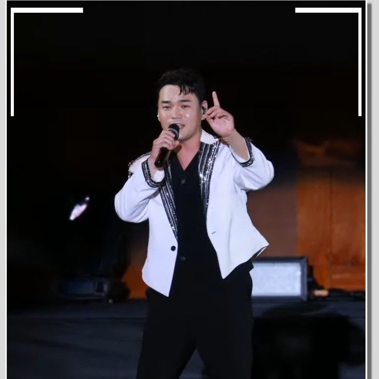 A moment captured by a fan of Lee Jung