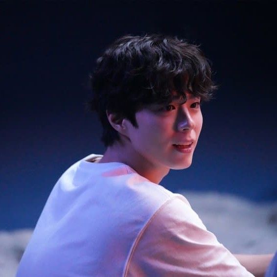 Behind-the-scenes cut of Park Bogum