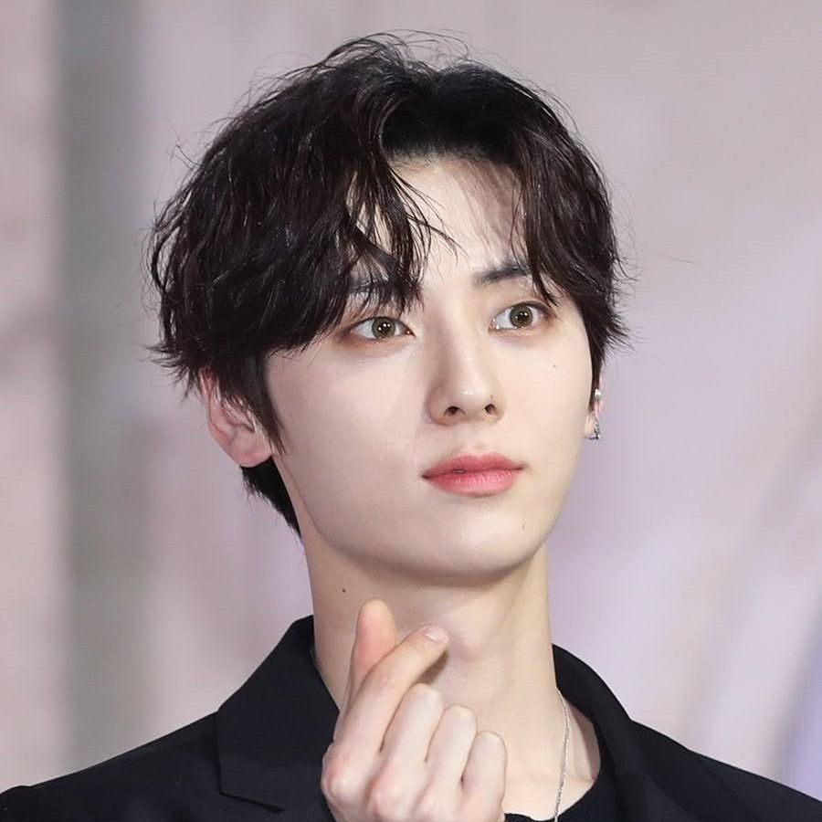 A moment captured by a fan of Hwang Minhyun