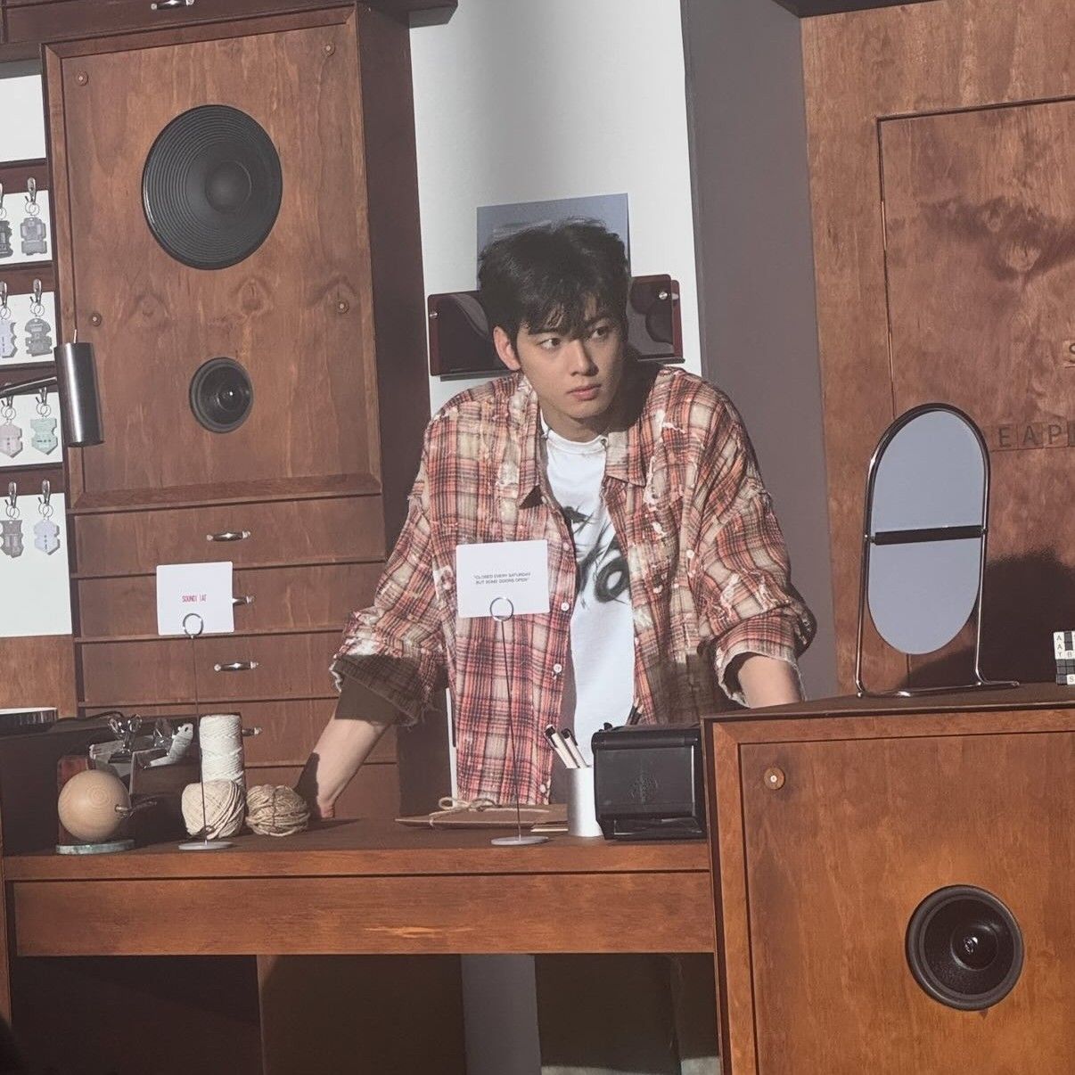 Behind-the-scenes cut of Cha Eunwoo