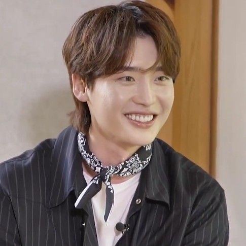 Recent activity shot of Lee Jongsuk