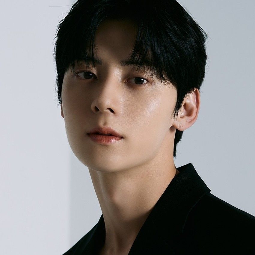 Behind-the-scenes cut of Hwang Minhyun