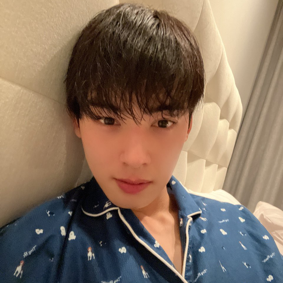 Behind-the-scenes cut of Cha Eunwoo