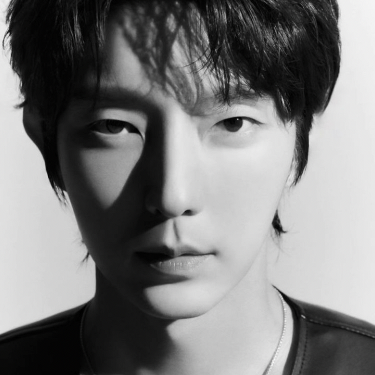 Behind-the-scenes cut of Lee Joongi