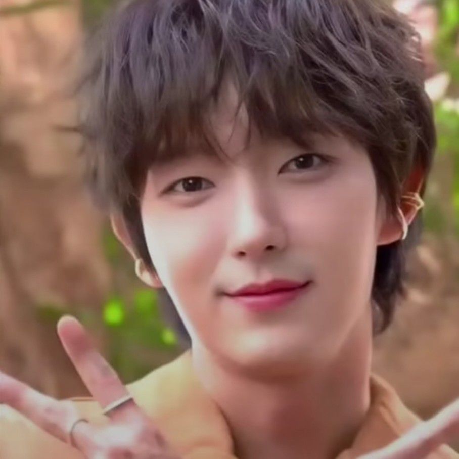 A moment captured by a fan of Lee Joongi