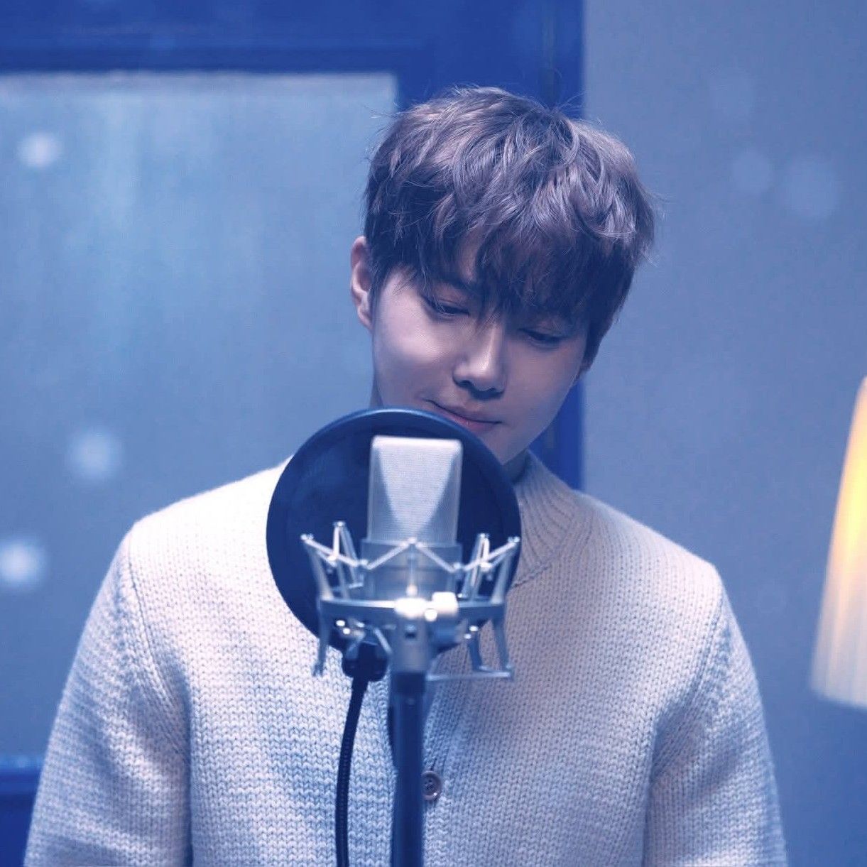 Behind-the-scenes cut of Suho