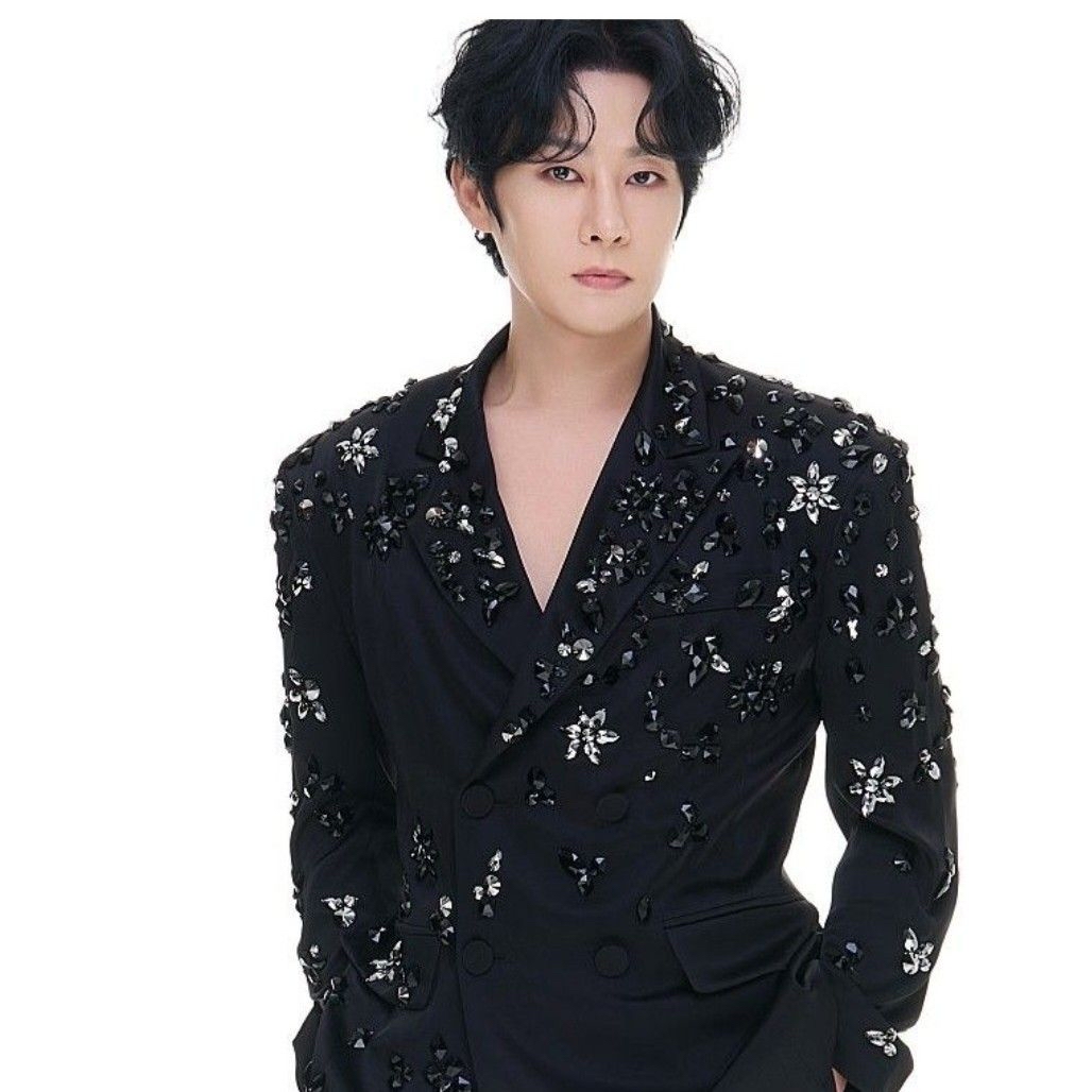 Behind-the-scenes cut of Kang Moonkyung