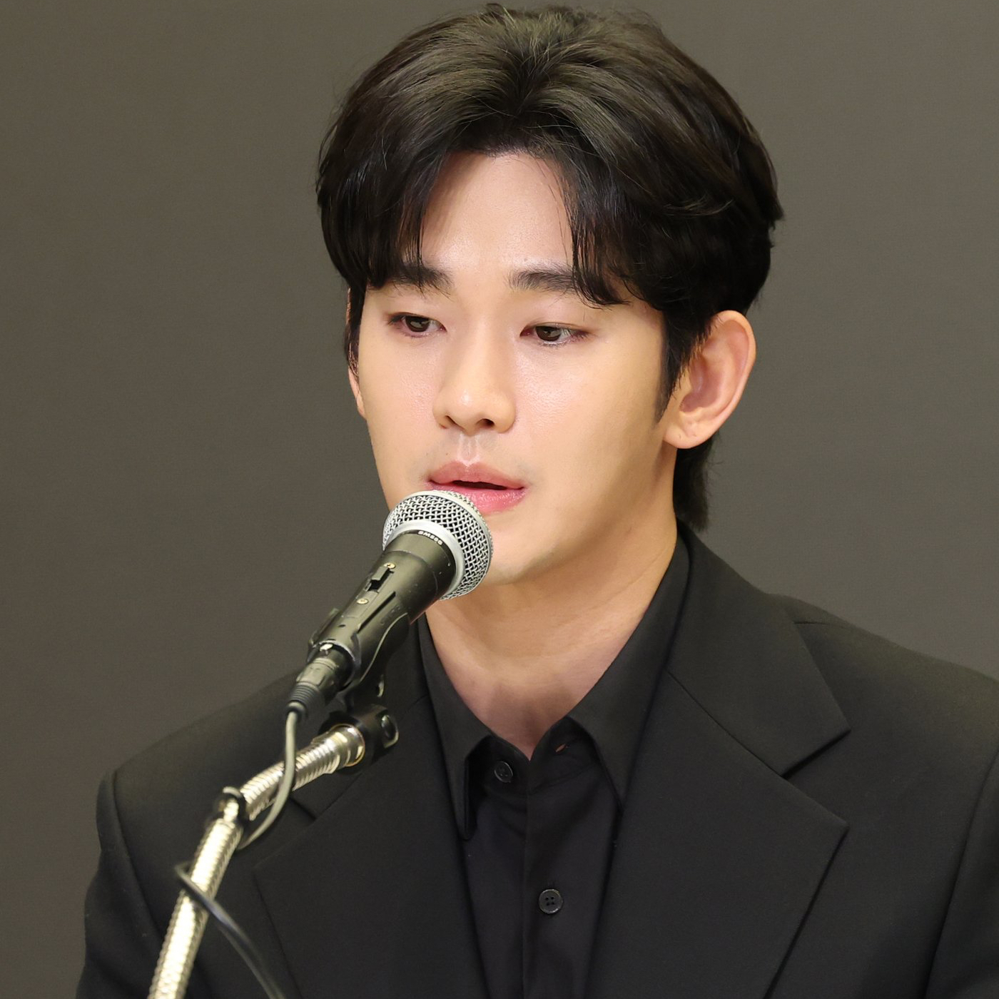 Behind-the-scenes cut of Kim Soohyun
