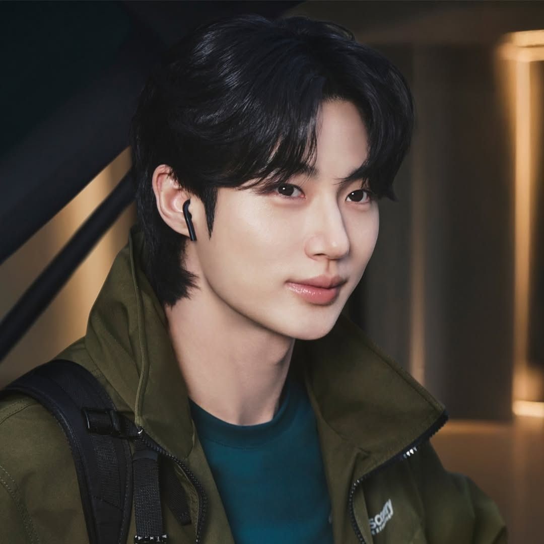 Recent activity shot of Byeon Wooseok