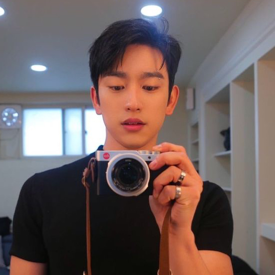 Behind-the-scenes cut of Park Jinyoung