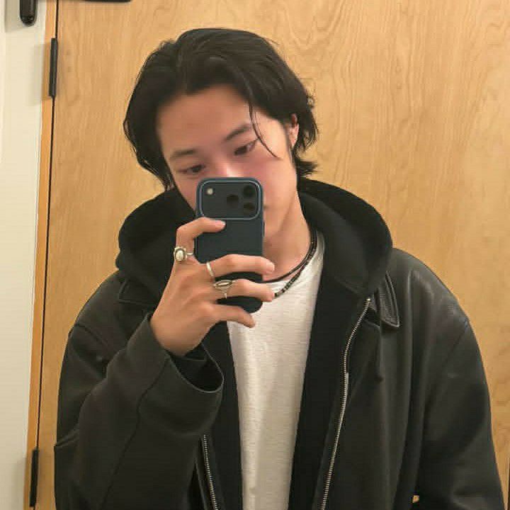 Behind-the-scenes cut of Lee Jongwon