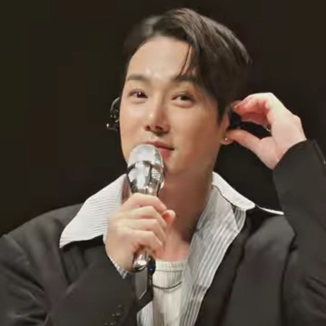 Behind-the-scenes cut of Hwanhee