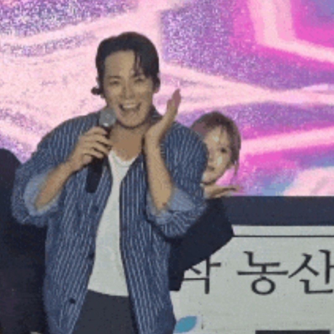 Behind-the-scenes cut of Hwanhee